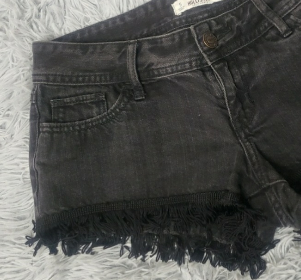 HOLLISTER | Black Fringe Trim Denim Shorts!